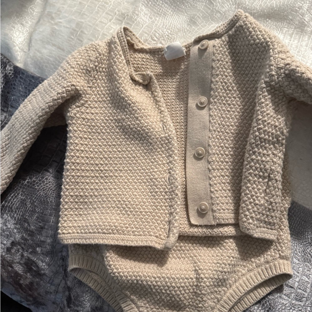 Gap Cream Knit Baby Cardigan and romper Set - Picture 3 of 4
